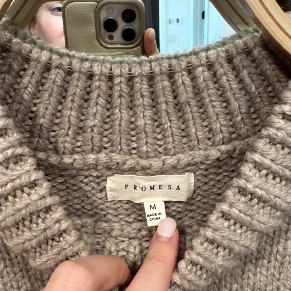 PROMESA sweater - Picture 2 of 3